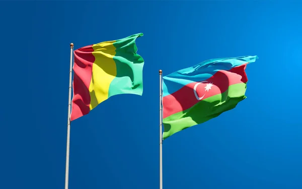 Gökyüzü Arka Planında Gine Azerbaycan Güzel Ulusal Bayrakları Birlikte Sanat — Stok fotoğraf