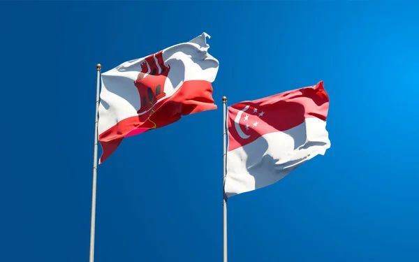 Hermosas Banderas Estatales Nacionales Gibraltar Singapur Juntas Fondo Del Cielo — Foto de Stock