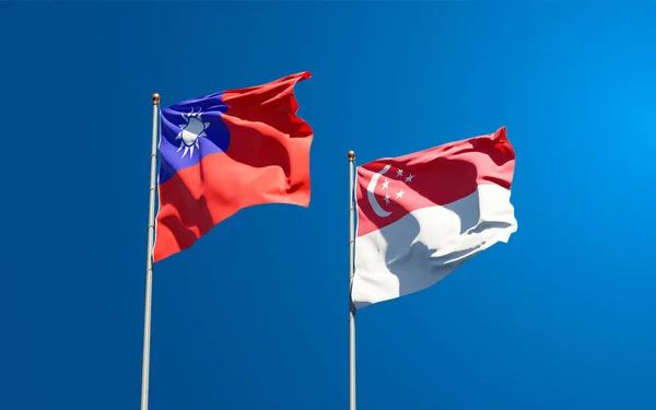 Vackra Nationella Flaggor Singapore Och Taiwan Tillsammans Himlen Bakgrund Konstverkskoncept — Stockfoto