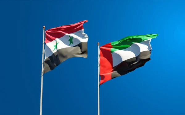 Gökyüzünde, Suriye ve BAE Birleşik Arap Emirlikleri 'nin güzel ulusal bayrağı birlikte görülüyor. 3B sanat eseri konsepti.