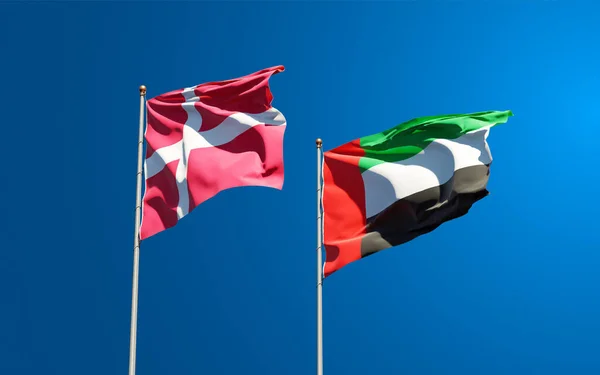 Όμορφες Εθνικές Σημαίες Της Δανίας Και Των Ηνωμένων Αραβικών Εμιράτων — Φωτογραφία Αρχείου