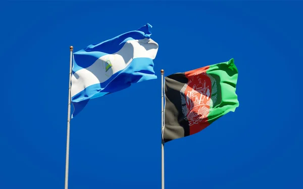 空の背景に一緒にニカラグアとアフガニスタンの美しい国家旗 3Dアートワークコンセプト — ストック写真