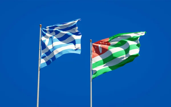 空の背景に一緒にギリシャとアブハジアの美しい国家旗 3Dアートワークコンセプト — ストック写真