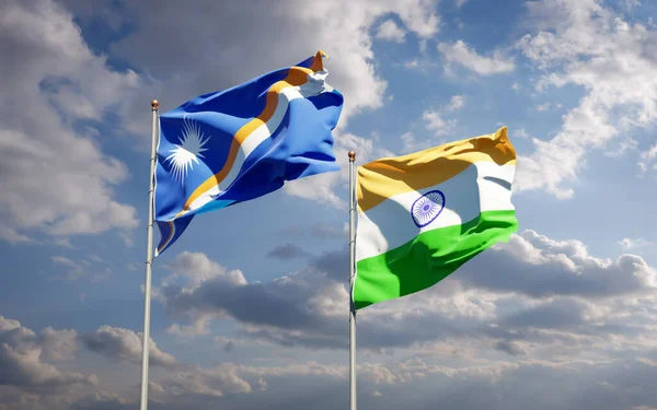 Красивые Национальные Государственные Флаги Маршалловых Островов Индии Вместе Фоне Неба — стоковое фото