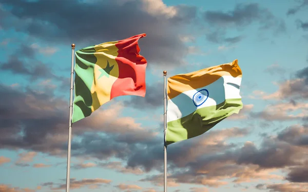 Lindas Bandeiras Estatais Nacionais Senegal Índia Juntas Fundo Céu Conceito — Fotografia de Stock