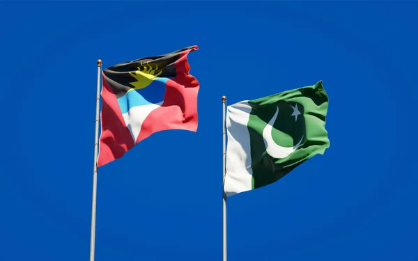 美丽的巴基斯坦国旗与安提瓜和巴布达国旗在天空的背景下相映成趣 3D艺术品概念 — 图库照片