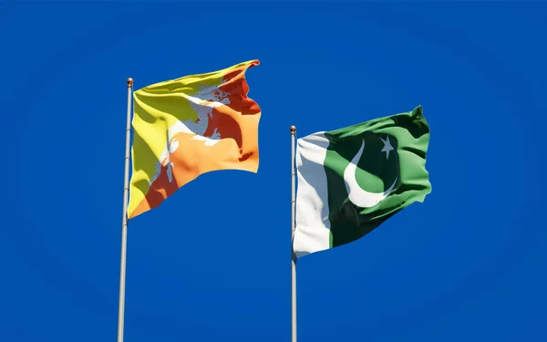 Belas Bandeiras Estatais Nacionais Paquistão Butão Juntas Fundo Céu Conceito — Fotografia de Stock