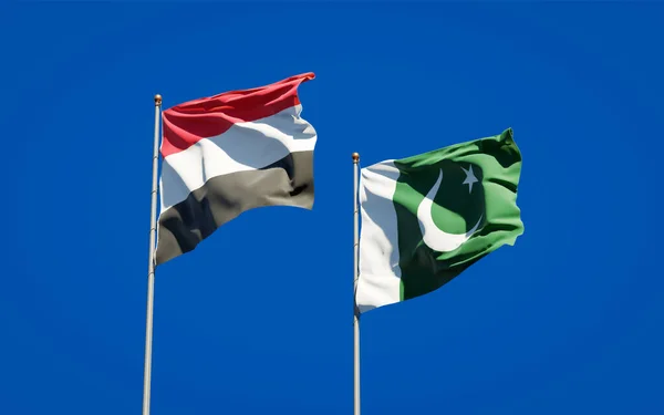 Gökyüzü Arka Planında Yemen Pakistan Güzel Ulusal Bayrakları Sanat Eseri — Stok fotoğraf