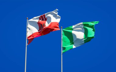 Gökyüzü arka planında Cebelitarık ve Nijerya 'nın güzel ulusal bayrağı birlikte. 3B sanat eseri konsepti. 