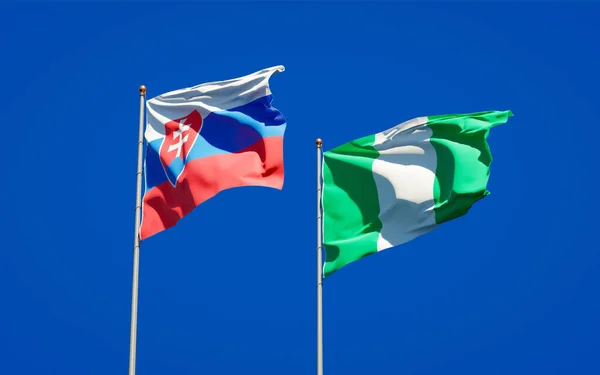 Slovakya Nijerya Nın Güzel Ulusal Bayrakları Gökyüzü Arka Planında Birlikte — Stok fotoğraf