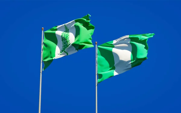 아름다운 노퍽섬과 나이지리아의 깃발들이 하늘을 배경으로 — 스톡 사진