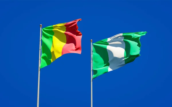 Hermosas Banderas Estatales Nacionales Malí Nigeria Juntas Fondo Del Cielo — Foto de Stock