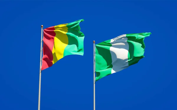 Vackra Nationalstatliga Flaggor Guinea Och Nigeria Tillsammans Himlen Bakgrund Konstverkskoncept — Stockfoto