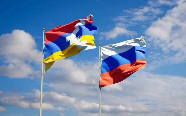 Vackra Nationella Flaggor Ryssland Och Artsakh Tillsammans Himlen Bakgrund Konstverkskoncept — Stockfoto
