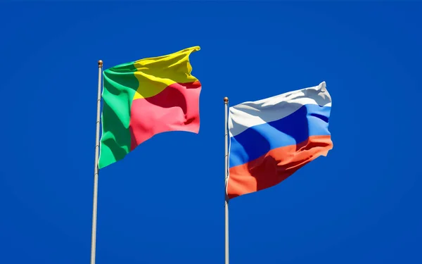 ロシアとベナンの美しい国旗が空を背景に一緒に 3Dアートワークコンセプト — ストック写真