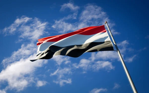 Bella Bandiera Nazionale Dello Yemen Che Sventola Sullo Sfondo Del — Foto Stock
