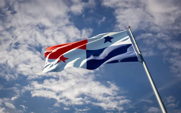 Piękna Narodowa Flaga Panamy Trzepocząca Tle Nieba Niski Kąt Zbliżenie — Zdjęcie stockowe
