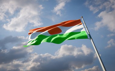 Gökyüzünde dalgalanan Nijer 'in güzel ulusal bayrağı. Düşük açılı Nijer bayrağı 3D sanat eseri.