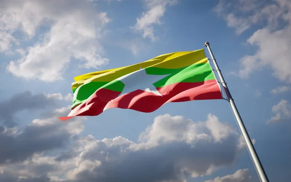 Bela Bandeira Nacional Estado Mianmar Agitando Fundo Céu Baixo Ângulo — Fotografia de Stock