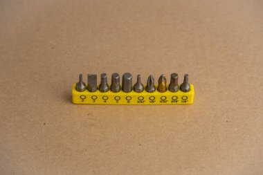 Farklı tornavida parçaları. Tamir ve iş için araç.