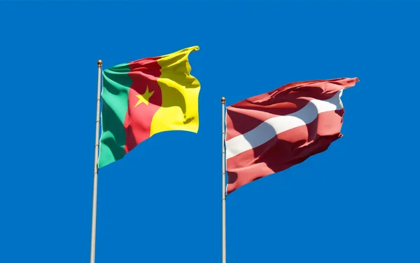 라트비아와 카메룬의 국기이다 — 스톡 사진