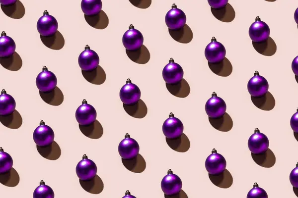 Patrón Adornos Árbol Navidad Púrpura Juguetes Navidad Púrpura Imagen Para —  Fotos de Stock
