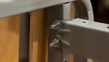 Fındık ve cıvataları kapatın. Tamir ve teknik yardım kavramı