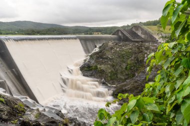 Wappa Barajı çok dolu ve taşmış.