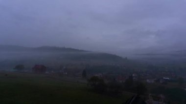 Dağlara bak Bukovel, Ukrayna alacakaranlıkta