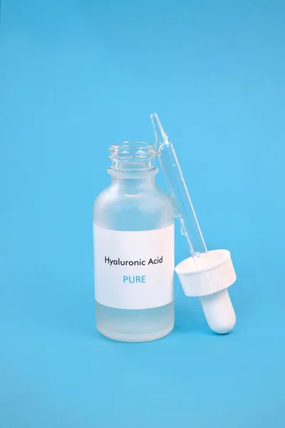 Hyaluronik asit bir şişe pipet ile
