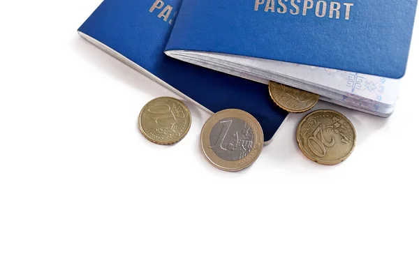 Beyaz paraya iki pasaport ve euro parası