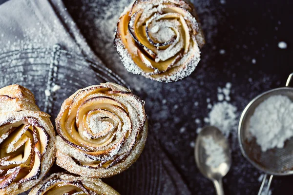 Mini apple roses puff pastry with icing sugar. — Stock Photo, Image