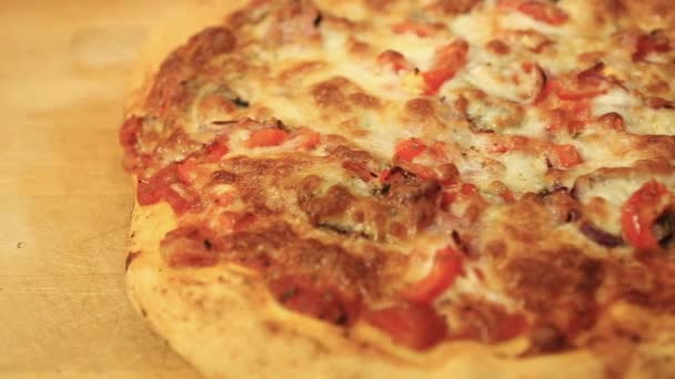 Pizza on a wooden background. slide from left to right. hd — Stock Video