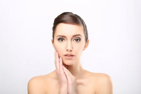 Young woman with beautiful healthy face — Stock Photo, Image