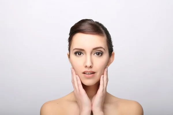 Young woman with beautiful healthy face — Stock Photo, Image