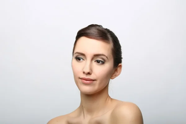 Young woman with beautiful healthy face — Stock Photo, Image