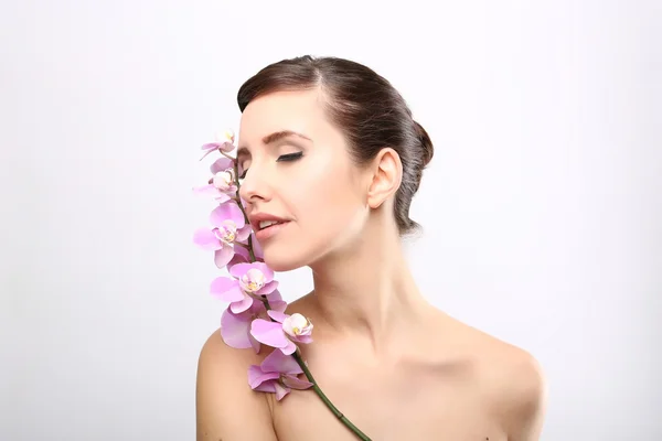 Beautiful Girl With Orchid Flowers. — Stock Photo, Image