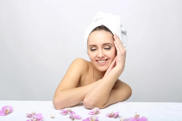 Mooie gelukkig Spa meisje — Stockfoto