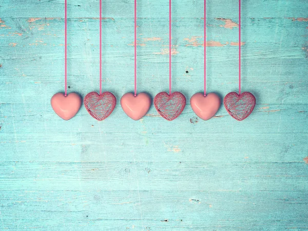 Corazón rojo sobre fondo de madera — Foto de Stock