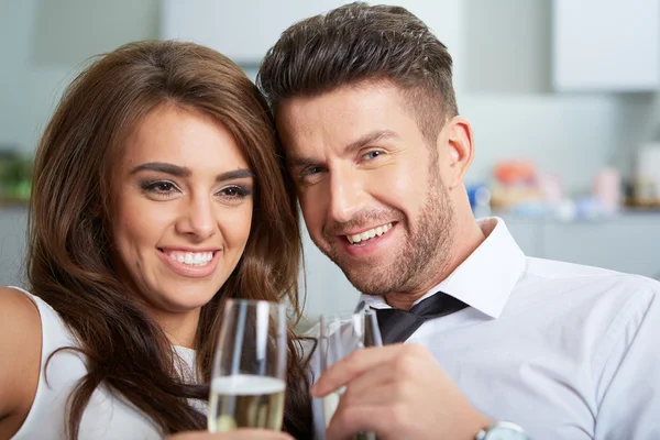 Young couple with champagne glasses — Stock Photo, Image