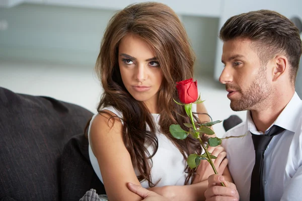 Portrait of two young people holding a rose — Stock Photo, Image