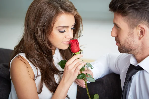 Portrait of two young people holding a rose — Stock Photo, Image