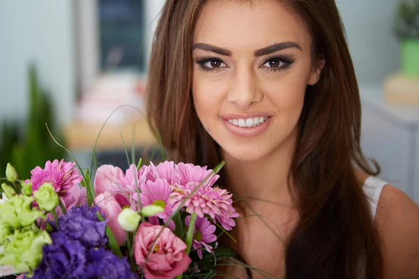 Portrait of young woman with flowers — Stock Photo, Image