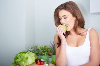 Güzel esmer bayanı closeup portresi