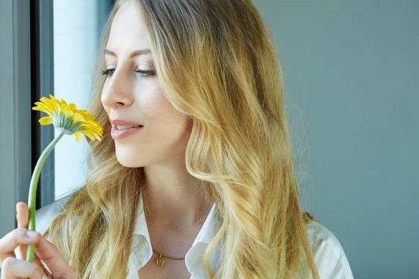 Beauty portrait young girl — Stock Photo, Image