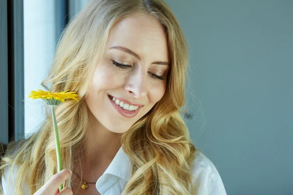 Beauty portrait young girl — Stock Photo, Image