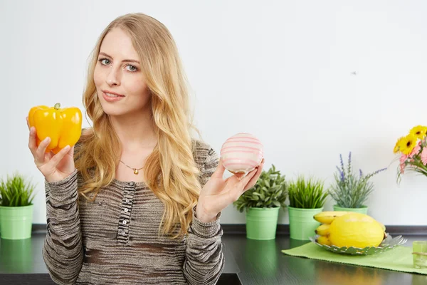 Happy Young Woman with vegetables — Stock Photo, Image