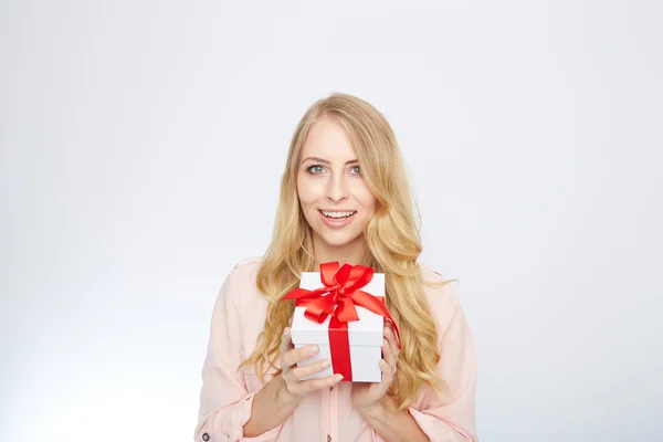 Young blond woman with present box. — Stock Photo, Image