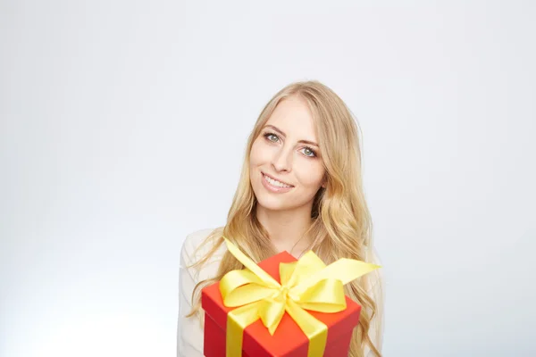 Young blond woman with present box. — Stock Photo, Image