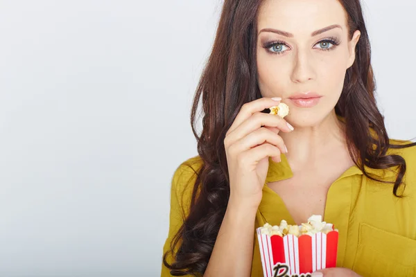 Young woman with popcorn — Stock Photo, Image